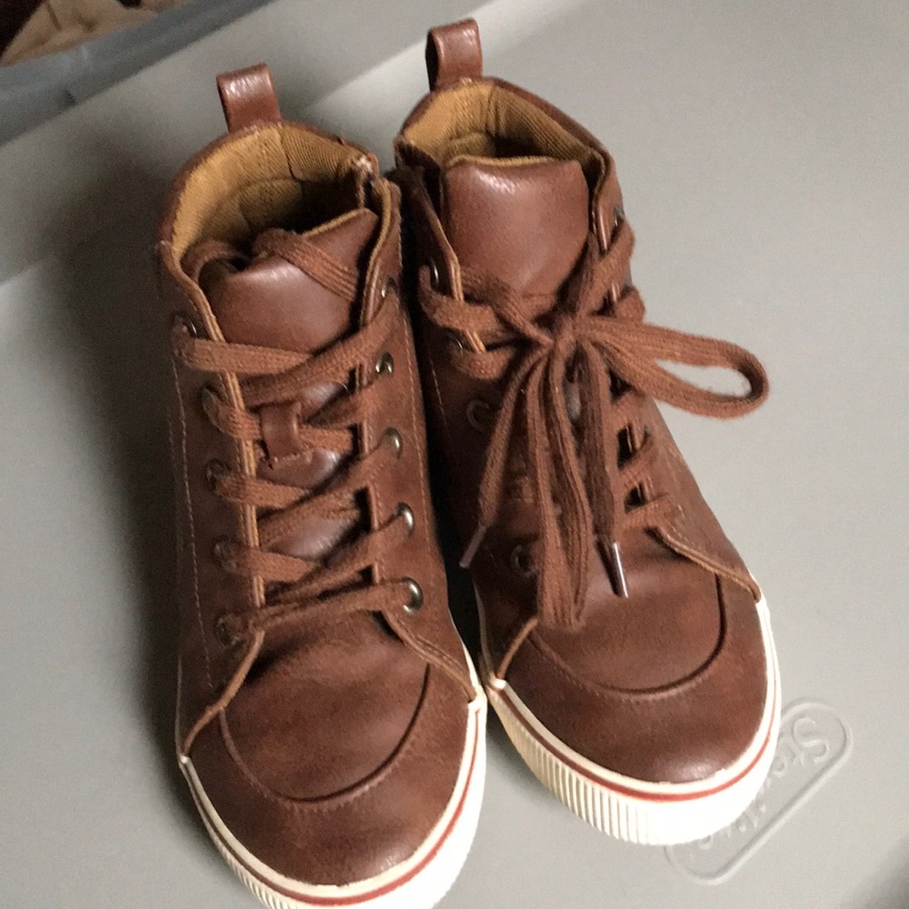 Cat and Jack boys shoes sz 1